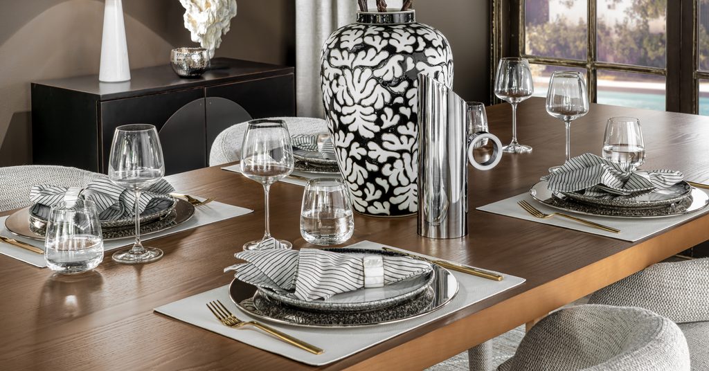 Glassware with texture
